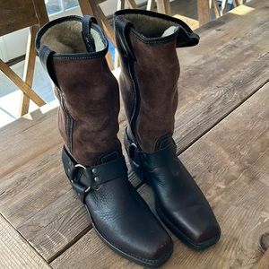 Women’s leather Frye boots.  Warm lining.  Rubber sole. Barely worn.